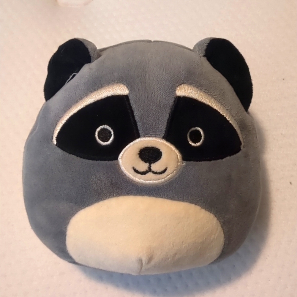 squishmallow Raccoon